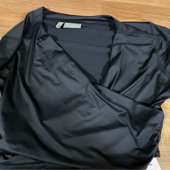 NWT Athleta Cross Front Crop Rashguard - Picture 4 of 10